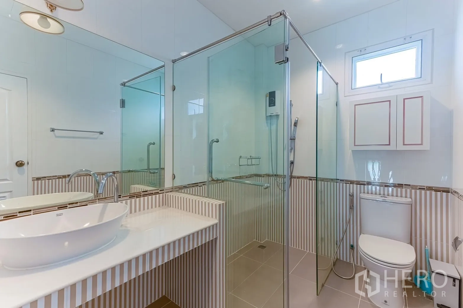 Property Image #16 for property HRE00304