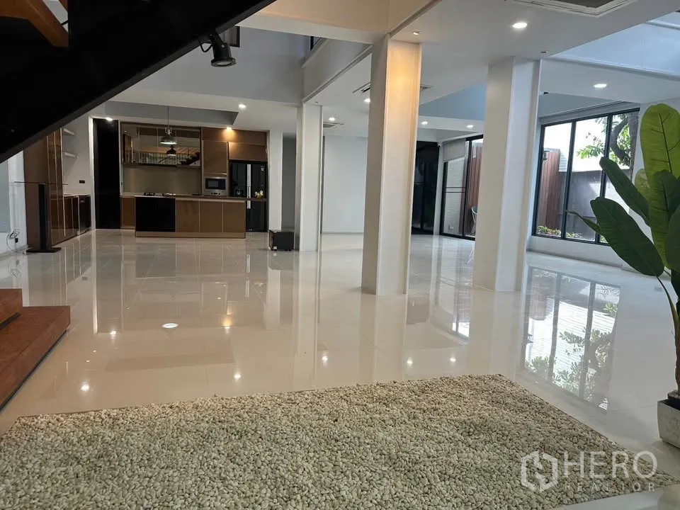 Property Image #21 for property HRE00972