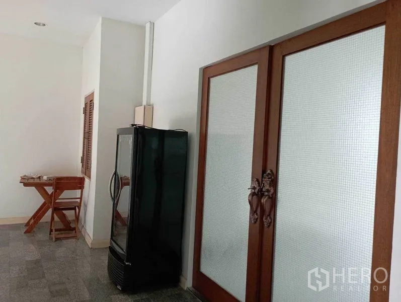 Office Space for rent in Khlong Toei, Bangkok - Foyer area with frosted glass double doors and a compact pantry/storage cabinet.