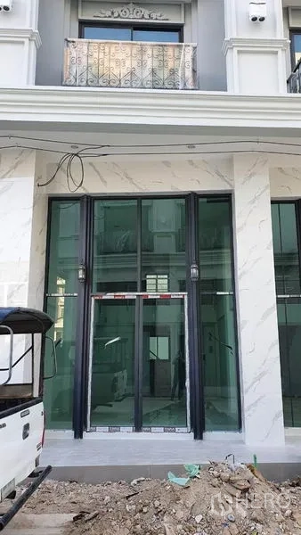 Home Office for rent in Suan Luang, Bangkok - Contemporary façade with high glass storefront and balcony in a modern classic style.