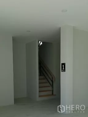 Factory for sale in Bang Bo, Samut Prakan - Ground-floor lobby and stairwell leading to the two-storey office inside the factory.