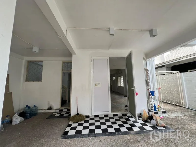 Home Office for rent in Watthana, Bangkok - Entry porch with black-and-white checkered tiles and double doors.