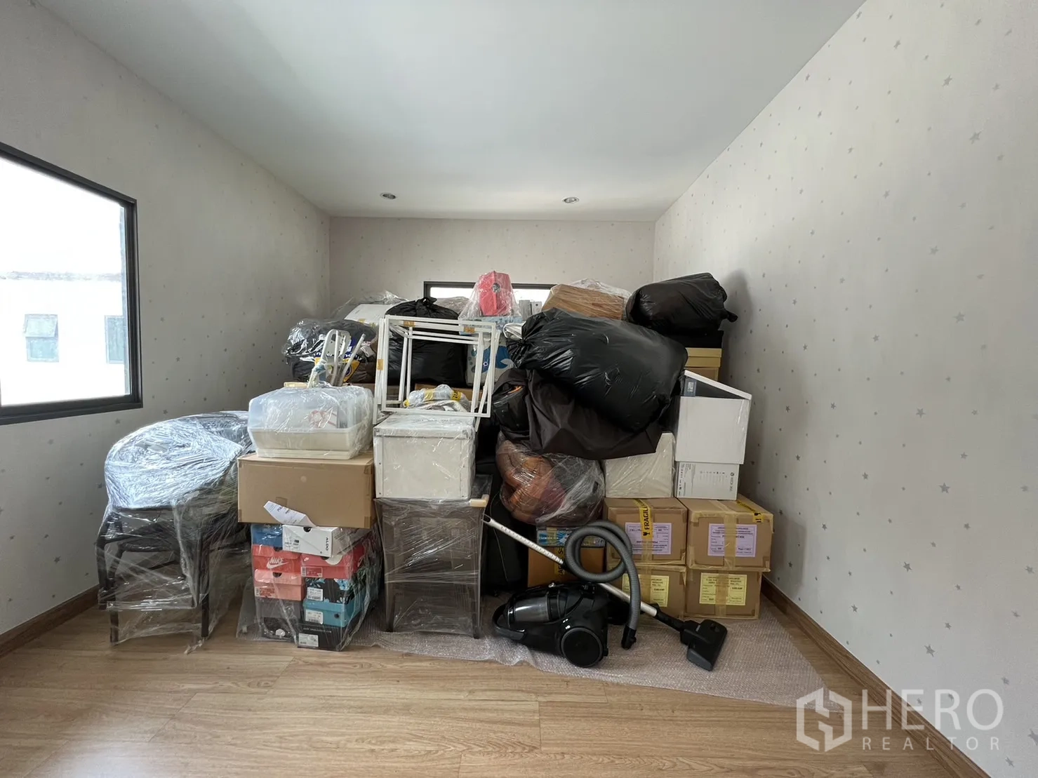 Detached House for sale in Suan Luang, Bangkok - Secondary bedroom currently used for storage with windows.