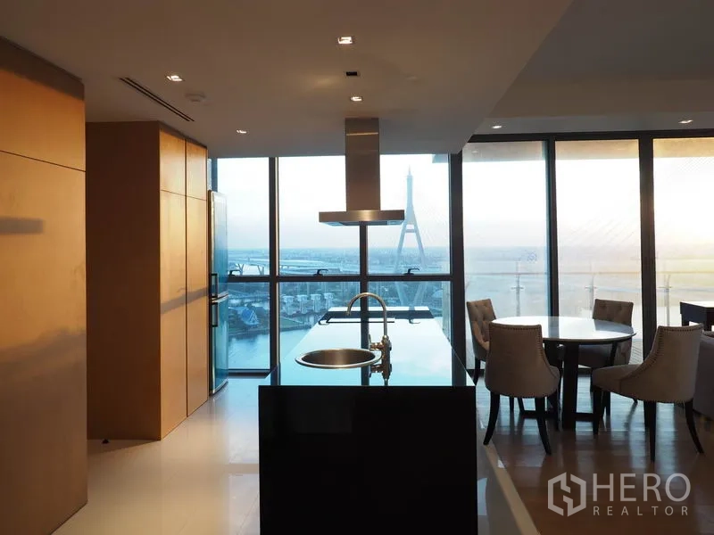 Condominium for rent in Yan Nawa, Bangkok - Modern island kitchen with glass wall outlook to the river and landmark cable-stayed bridge.