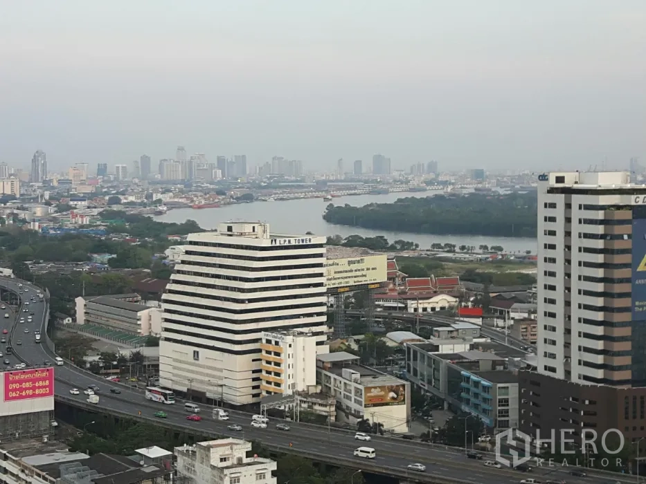คอนโด ให้เช่าในYan Nawa, Bangkok - วิวชั้นสูงของกรุงเทพฯ ทางด่วนและแม่น้ำจากภายในห้อง