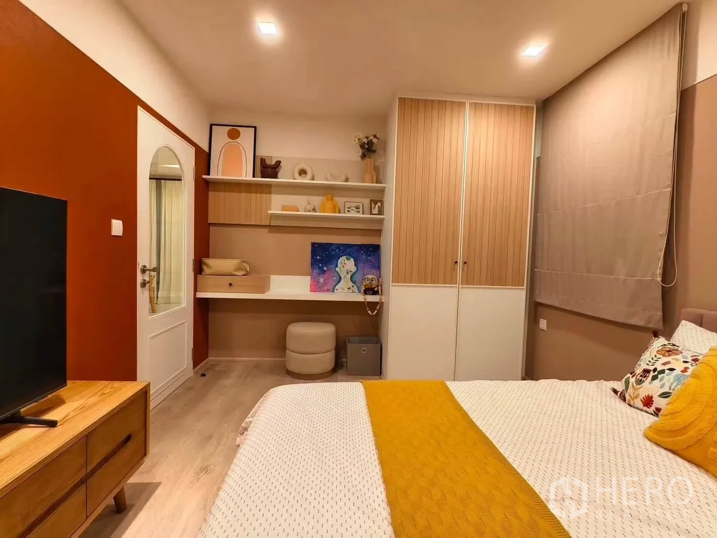 独栋房屋 for rent in Bang Phli, Samut Prakan - 第三卧室带内置搁架、衣柜与学习桌。
