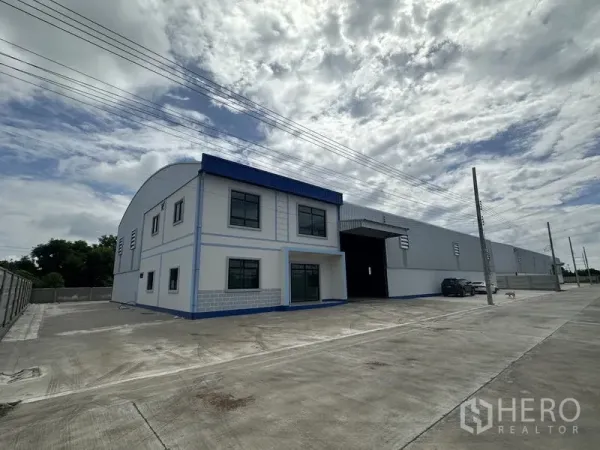 工厂 出租或出售在Sai Noi, Nonthaburi - 北榄府赛诺伊全新两层办公楼连体工厂与宽阔混凝土场地。