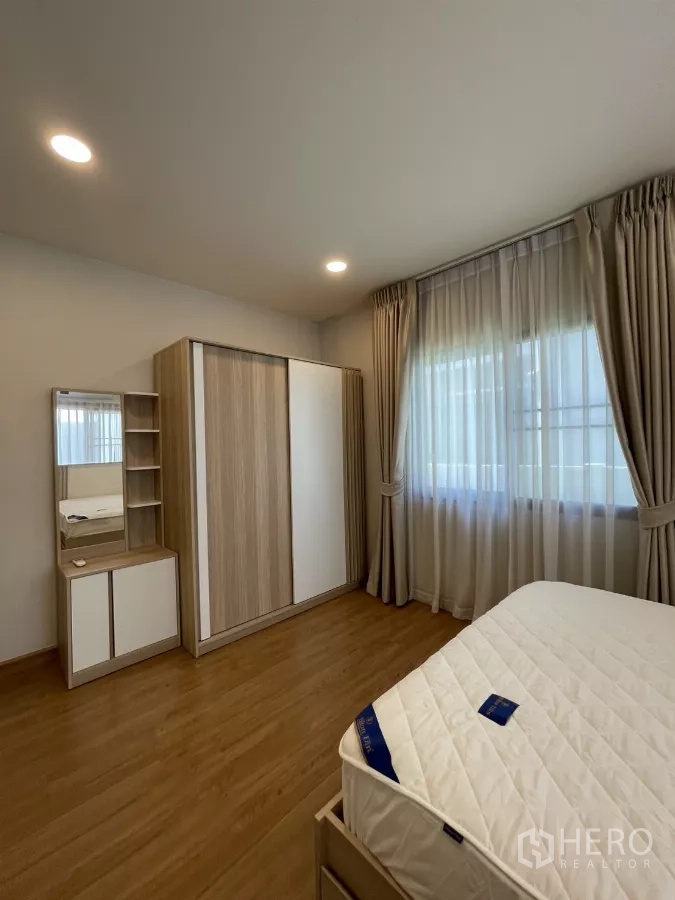 Detached House for rent in Bang Phli, Samut Prakan - Wardrobe and dressing set in bedroom with large windows.