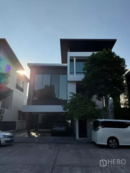 Detached House for rent or sale in Bueng Kum, Bangkok - Modern three-storey detached house in Bueng Kum, Bangkok with large glass facade and covered parking.