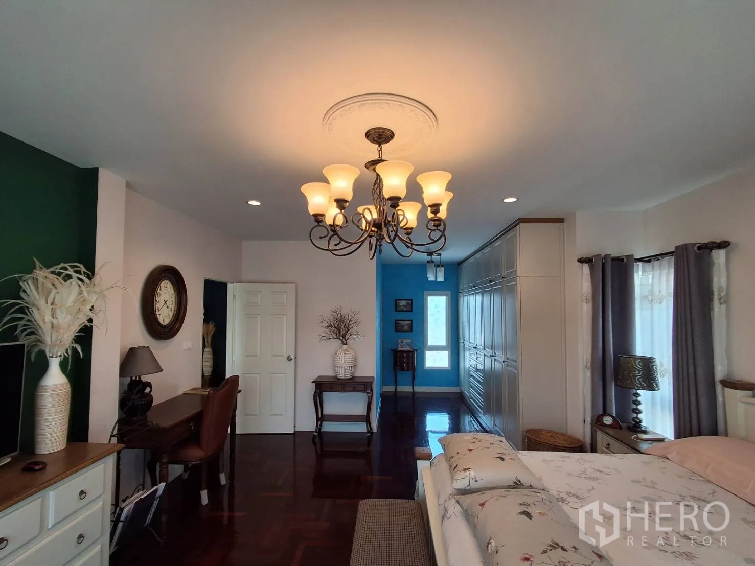 Detached House for rent or sale in Ban Chang, Rayong - Master bedroom corridor with chandelier and extensive built-in wardrobes.