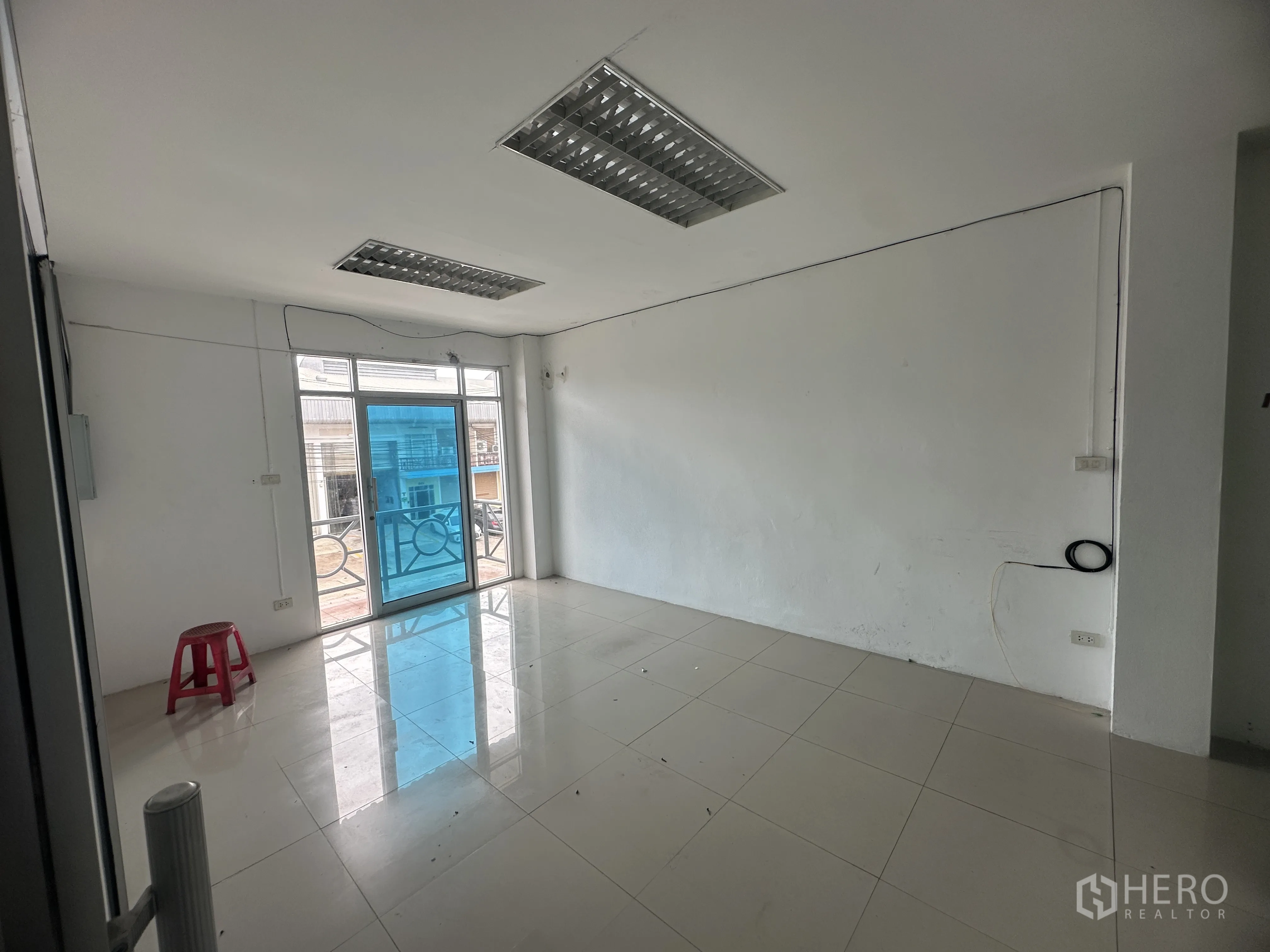 Property Image #12 for property HRE00862