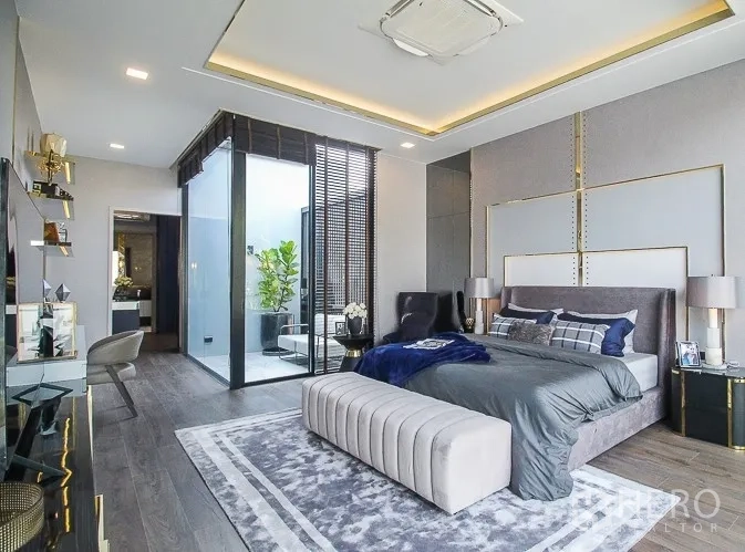 Detached House for rent or sale in Prawet, Bangkok - Spacious master bedroom with bench seating and glass partition to terrace.