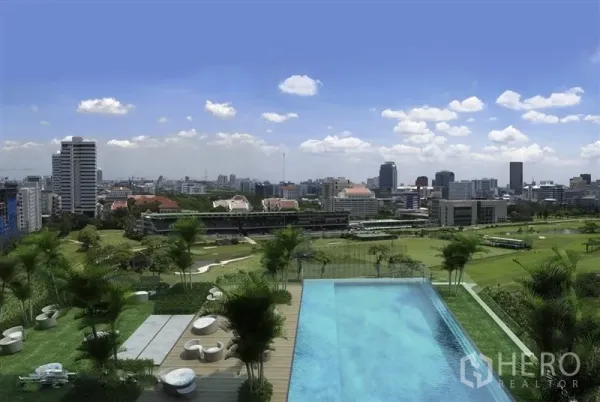 คอนโด ให้เช่าในPathum Wan, Bangkok - สระว่ายน้ำอินฟินิตี้บนดาดฟ้ามองเห็นราชกรีฑาสโมสรและเมือง