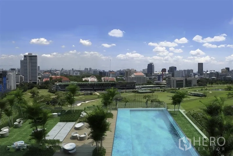 คอนโด ให้เช่าในPathum Wan, Bangkok - สระว่ายน้ำอินฟินิตี้บนดาดฟ้ามองเห็นราชกรีฑาสโมสรและเมือง