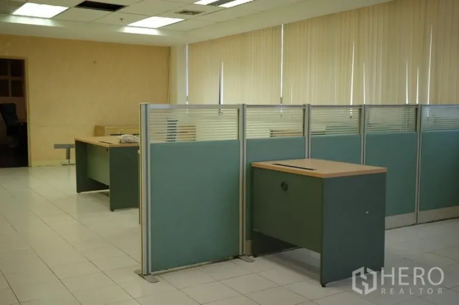 Office Space for rent in Bang Na, Bangkok - Open office area with workstations and glass-partition cubicles under grid lighting.