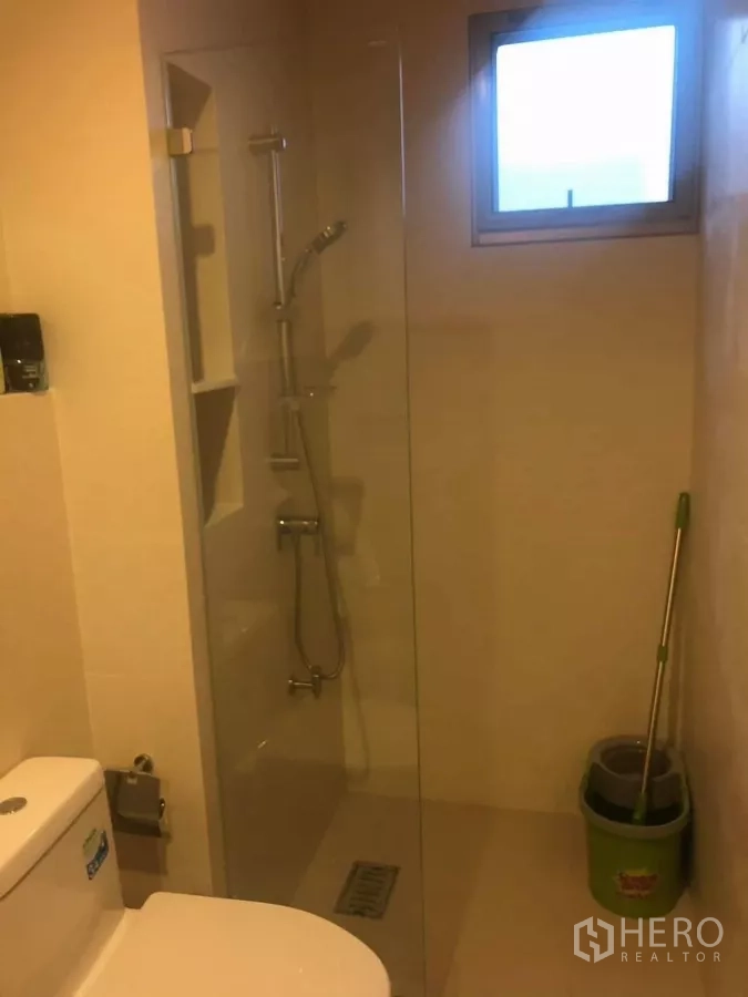 Detached House for rent in Bang Kapi, Bangkok - Shower room with clear glass enclosure, toilet and small window.