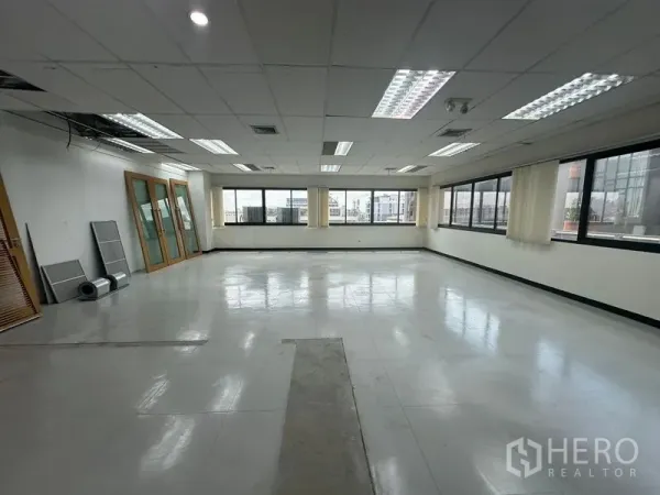 Office Space for rent in Khlong Toei, Bangkok - Open-plan office with drop ceiling, fluorescent lighting and corner windows offering Bangkok views.