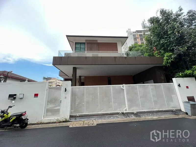 Detached House for rent - Modern two-storey house exterior with gated parking and balcony.