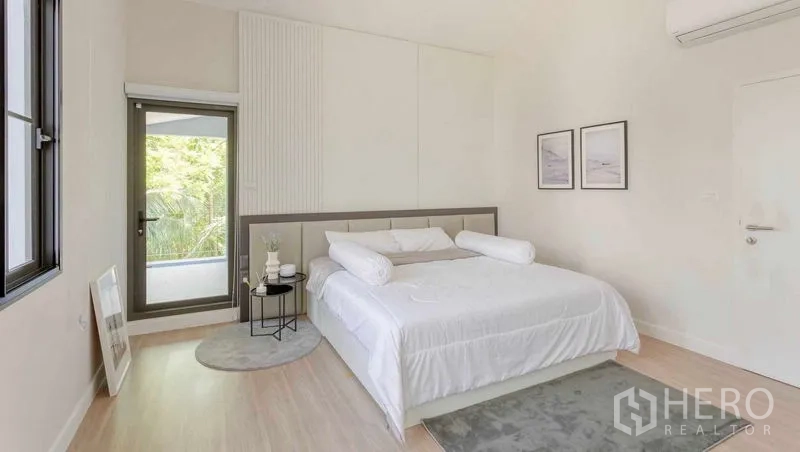 Detached House for rent in Bang Khun Thian, Bangkok - Minimalist master bedroom with king bed, balcony door and garden views.