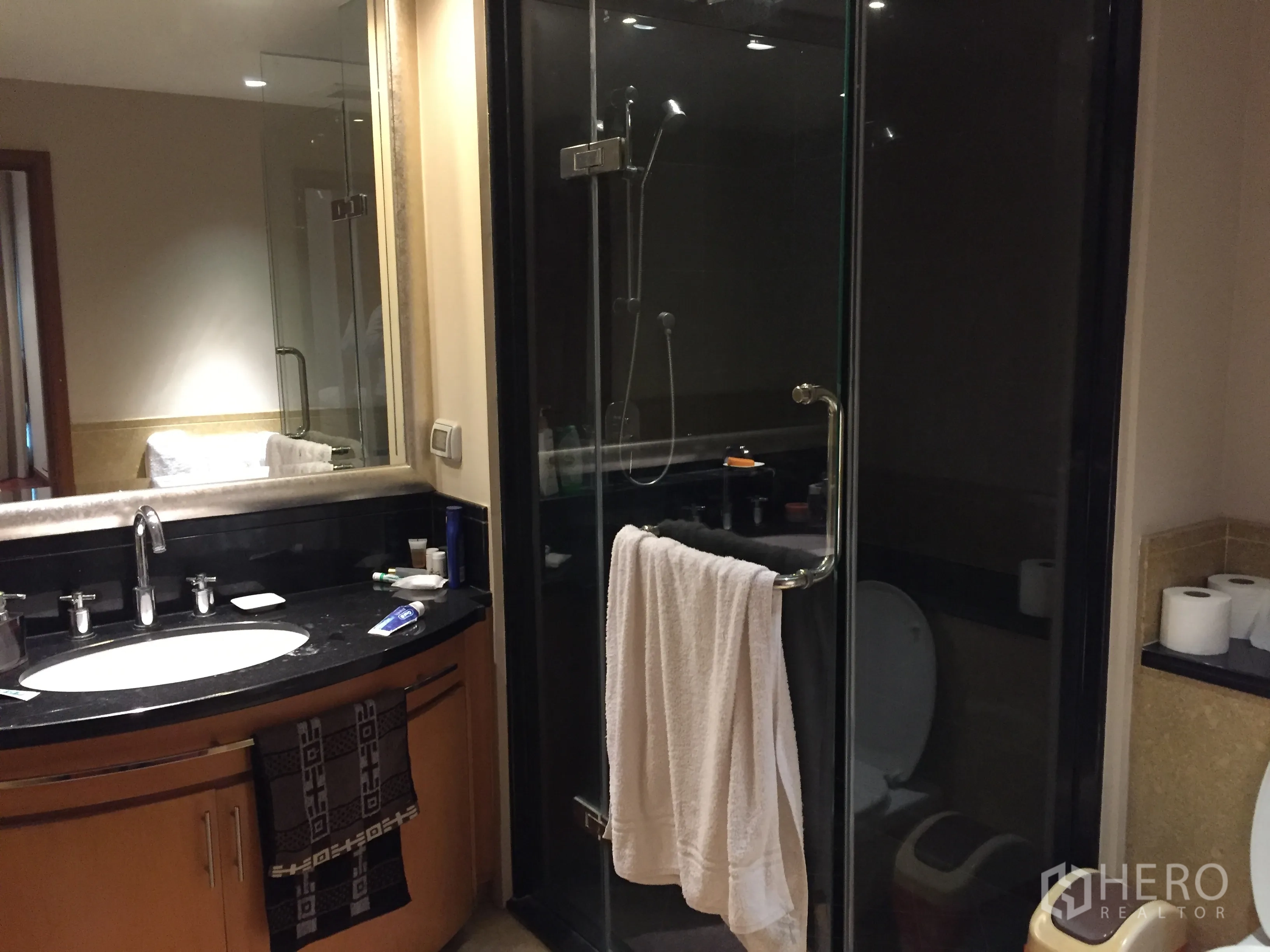 Condominium for rent in Sathon, Bangkok - Bathroom featuring a glass-enclosed shower and double vanity with modern fixtures.