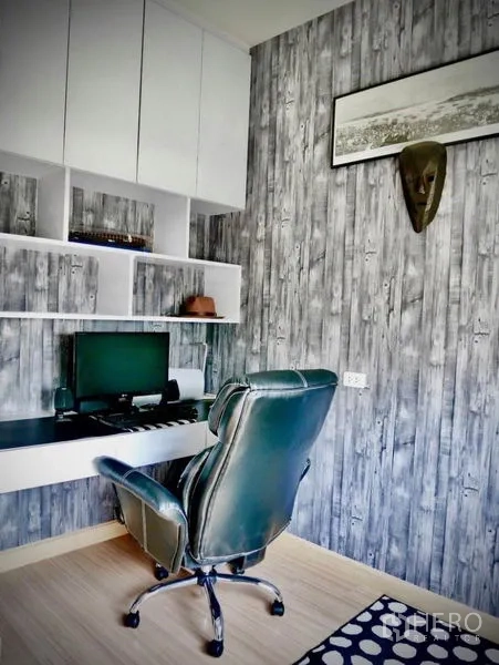 Detached House for rent or sale in Bang Phli, Samut Prakan - Home office with built-in desk, shelving, swivel chair and feature wallpaper