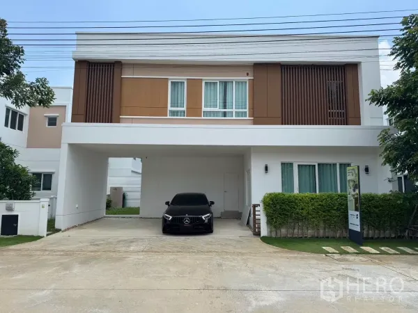 Detached House for rent or sale in Bang Bo, Samut Prakan - Modern two-storey detached house with covered carport and neat hedges in Bang Bo.