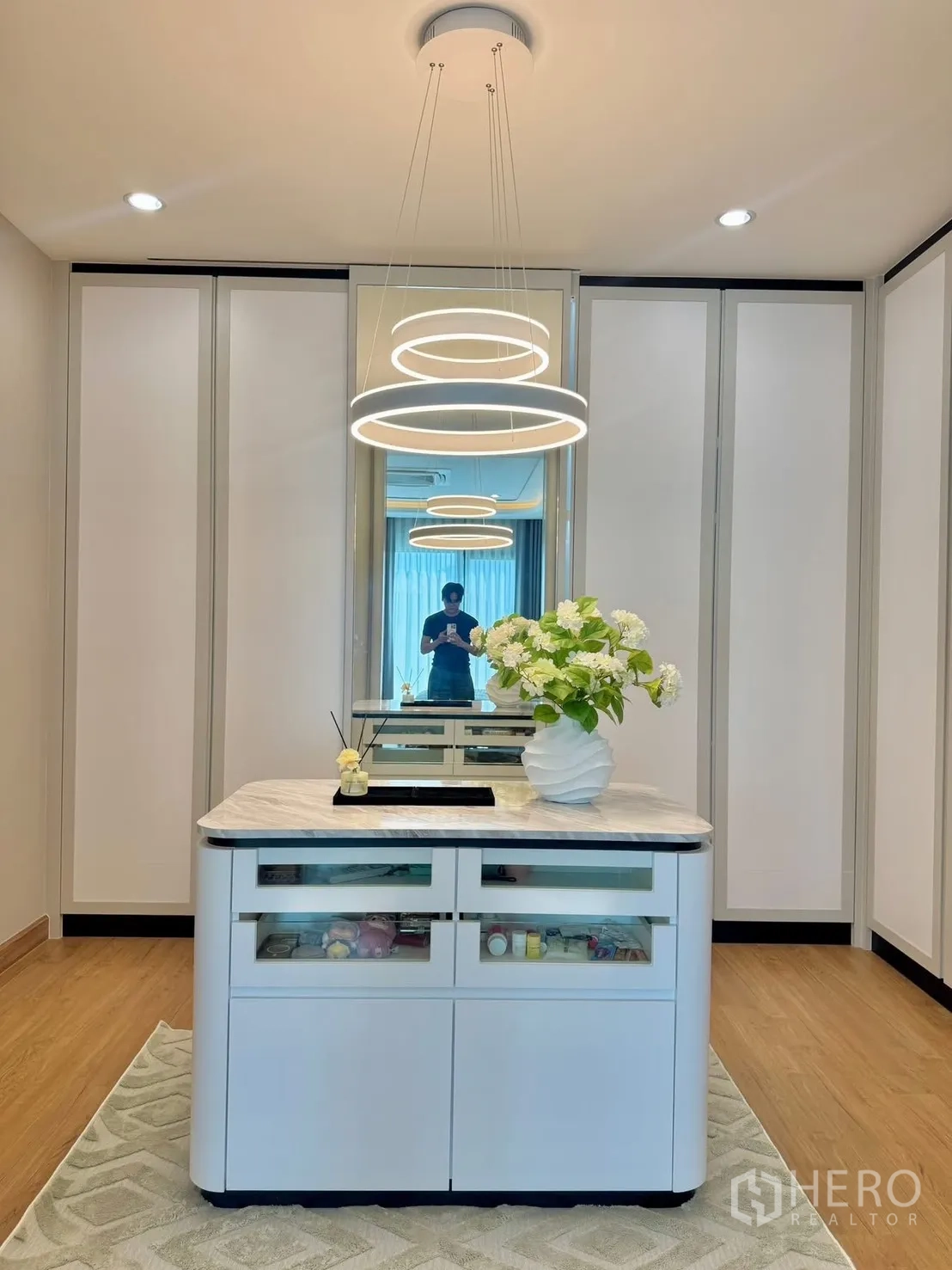 Semi-detached House for sale in Prawet, Bangkok - Walk-in closet lined with built-in wardrobes and window.