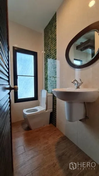 Detached House for rent in Saphan Sung, Bangkok - Compact bathroom with window, pedestal sink, and toilet.