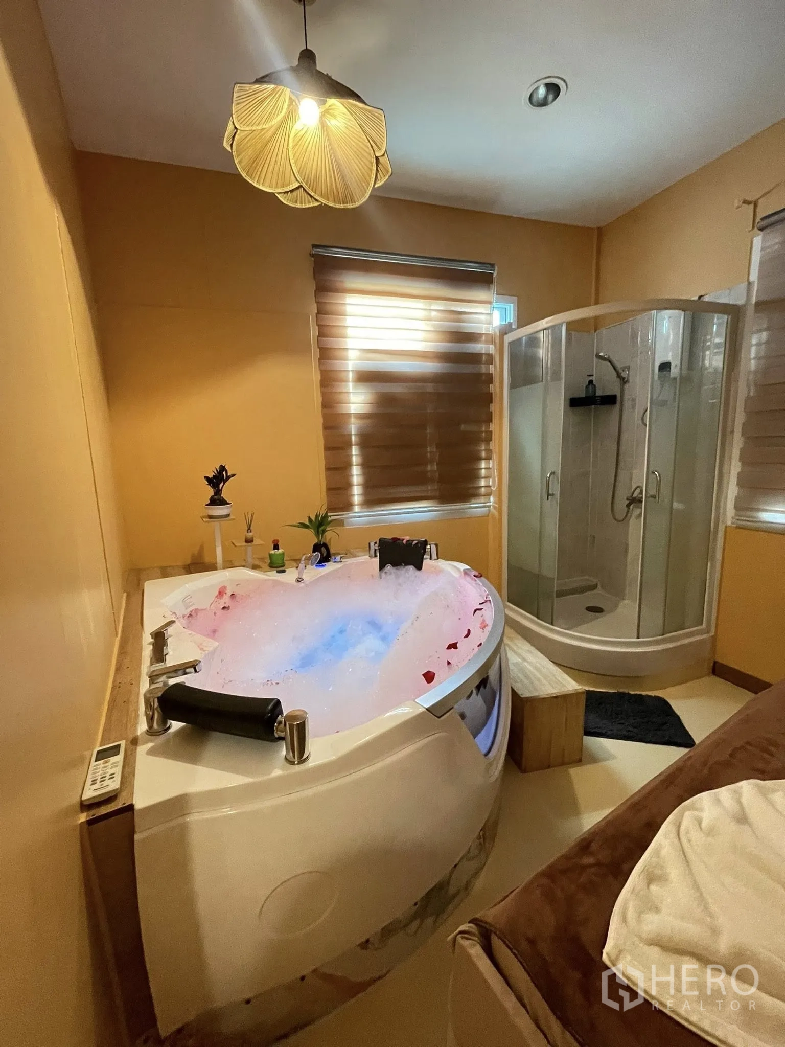 Retail Space for rent in Lat Phrao, Bangkok - Jacuzzi filled with bubbles beside a shower enclosure and massage bed.