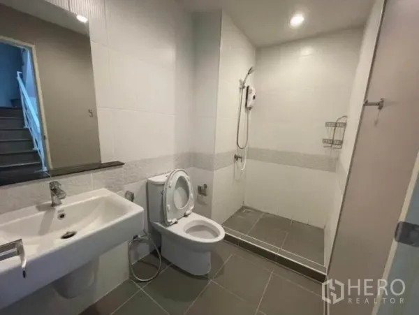 Townhouse for rent in Phasi Charoen, Bangkok - Tiled bathroom with separate shower area, water heater, sink and toilet.