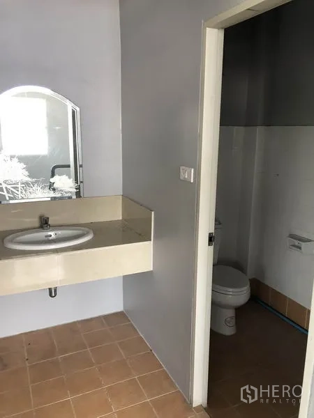 Factory for rent in Lat Lum Kaeo, Pathum Thani - Factory bathroom with sink, mirror and tiled flooring.