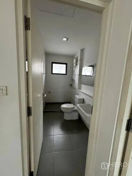 Detached House for rent in Samut Prakan - Clean bathroom with bathtub, toilet, and window for ventilation.