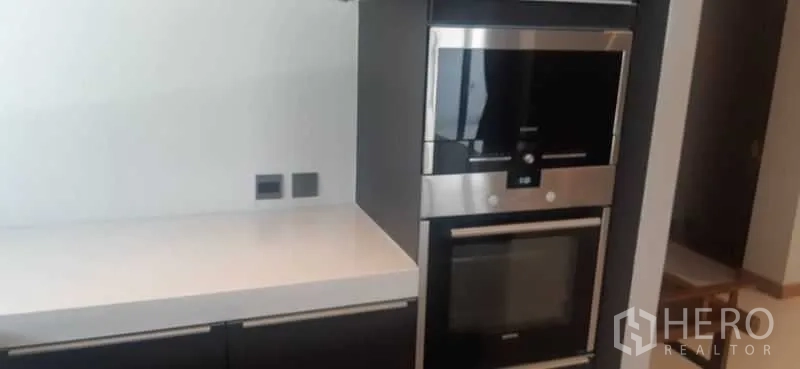 Detached House for rent or sale in Huai Khwang, Bangkok - Built-in stainless steel oven and microwave set within modern cabinetry.