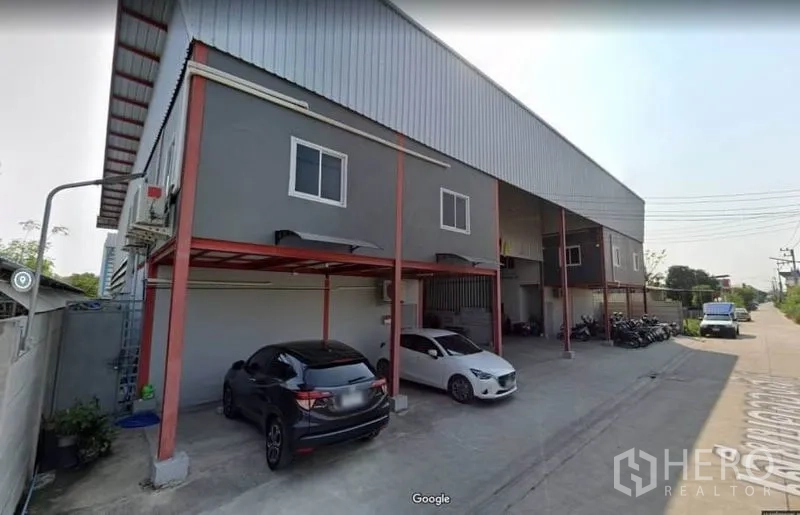 คลังสินค้า ให้เช่าในLam Luk Ka, Pathum Thani - ที่จอดรถหน้าตึก ใต้กันสาดติดออฟฟิศโกดัง
