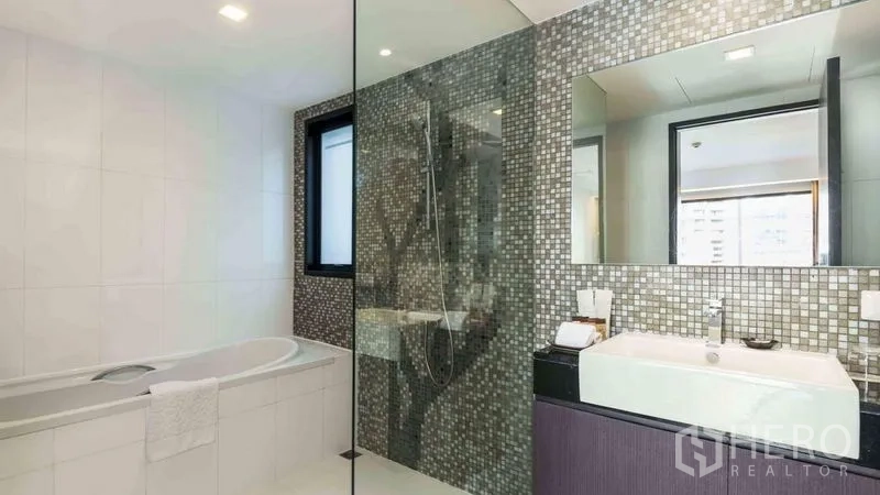 Apartment for rent in Watthana, Bangkok - Modern bathroom featuring mosaic-tile shower and separate bathtub.