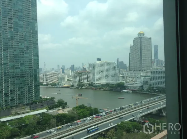 คอนโด ให้เช่าหรือขายในKhlong San, Bangkok - มุมมองจากหน้าต่างคอนโด เห็นแม่น้ำเจ้าพระยาและเส้นขอบฟ้ากรุงเทพ