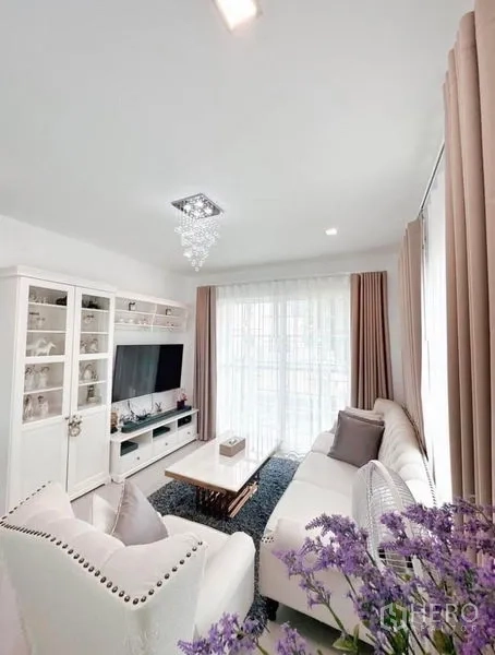 Detached House for rent in Bueng Kum, Bangkok - Cozy living room with white sofa, TV cabinet, display shelves and soft natural light.
