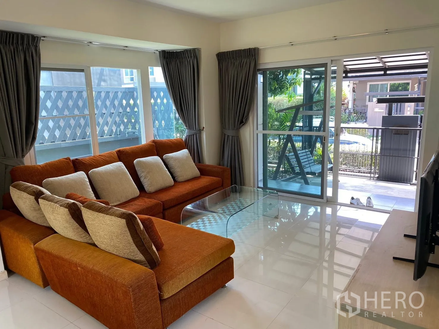 Detached House for rent in Prawet, Bangkok - Covered carport or patio with wooden swing and sliding door entrance.
