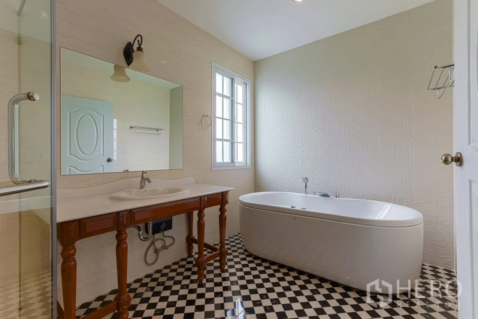 Property Image #23 for property HRE00304