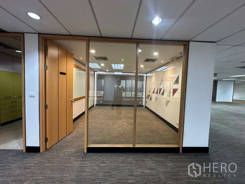 Office Space for rent in Khlong Toei, Bangkok - Glass-enclosed meeting room with wood frames overlooking the open workspace.