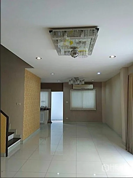 Home Office for rent in Bueng Kum, Bangkok - Bright open-plan room with feature ceiling light, wall air conditioner and sliding windows.