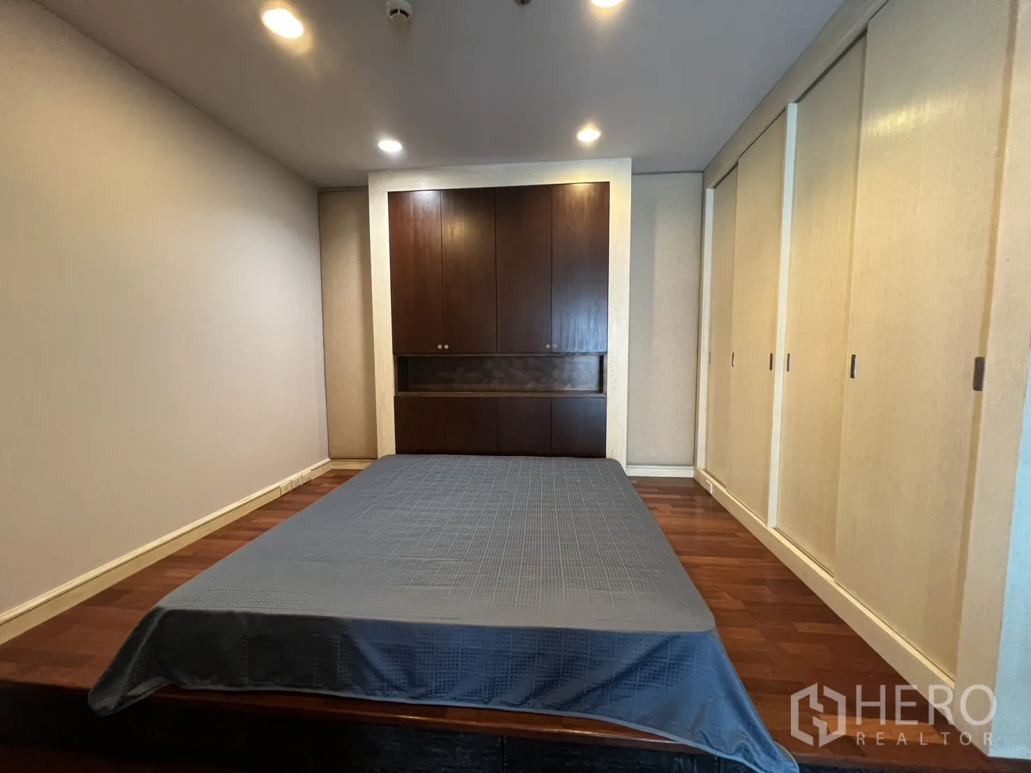 Property Image #5 for property HRE00658