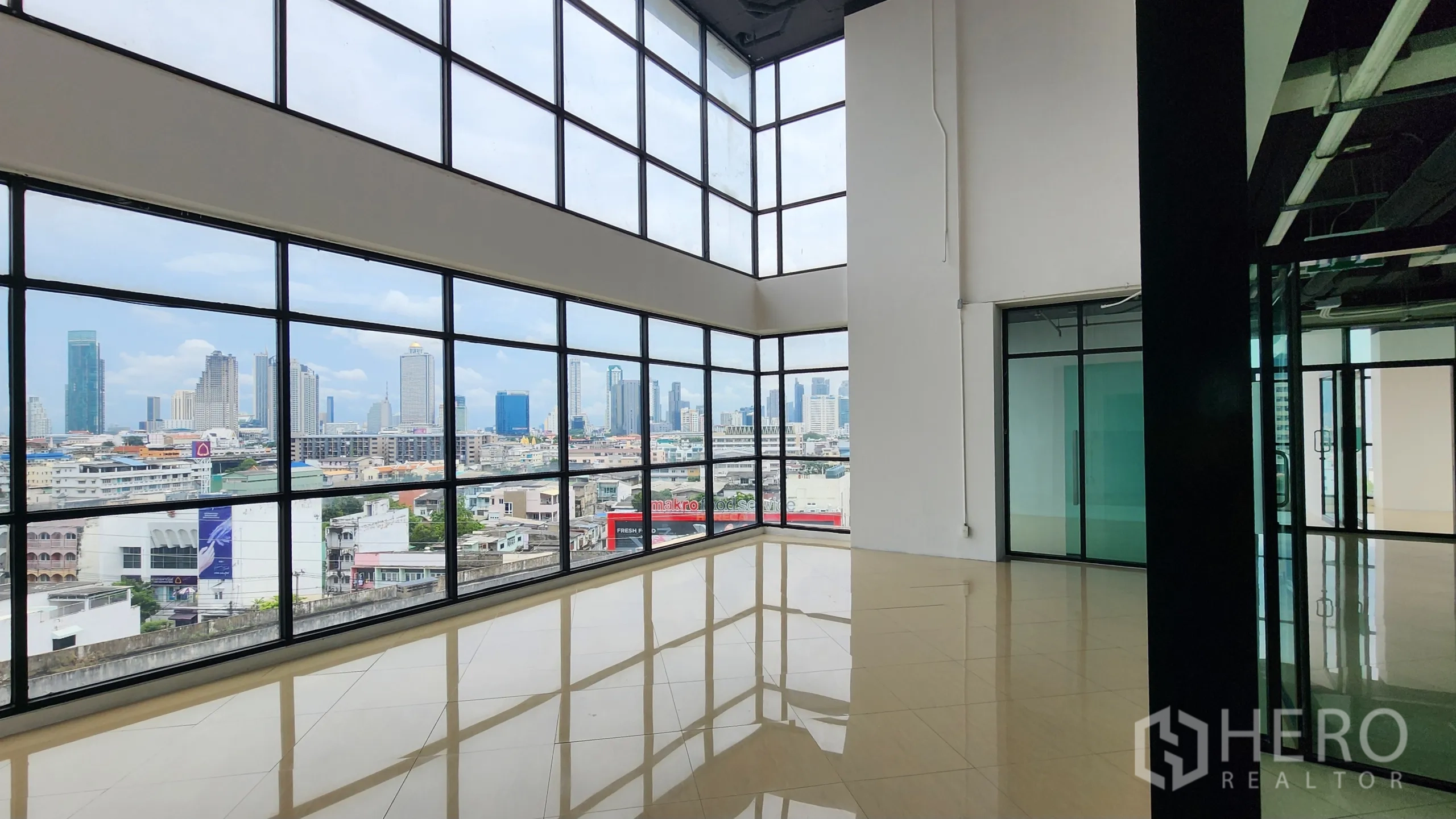 Office Space for rent in Yan Nawa, Bangkok - Glass-enclosed room adjoining corner windows with skyline backdrop.