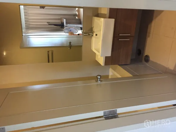 Condominium for rent in Watthana, Bangkok - Modern bathroom featuring a square basin vanity, large mirror and shower area.