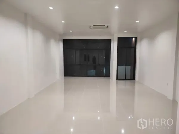 Home Office for sale in Lam Luk Ka, Pathum Thani - Spacious office room with recessed lights, a large window wall and ceiling cassette air-conditioner.