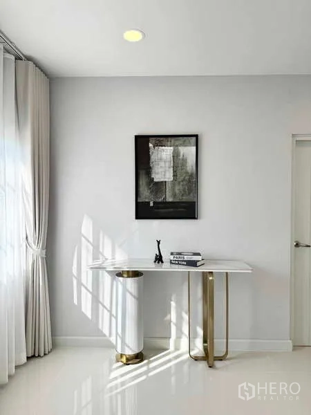 Detached House for rent or sale in Bang Phli, Samut Prakan - Sunlit corner with slim console table, artwork and full-height curtains.