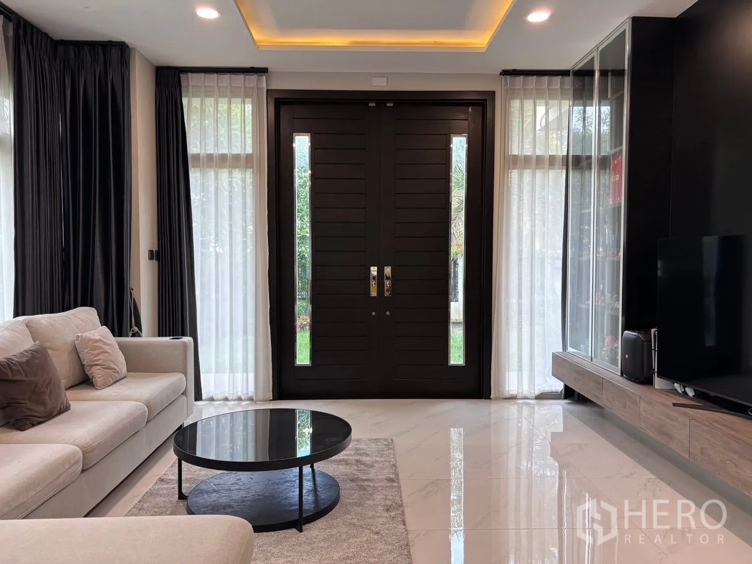 Detached House for rent in Bang Phli, Samut Prakan - Living space with wall-mounted TV cabinet and large display unit.