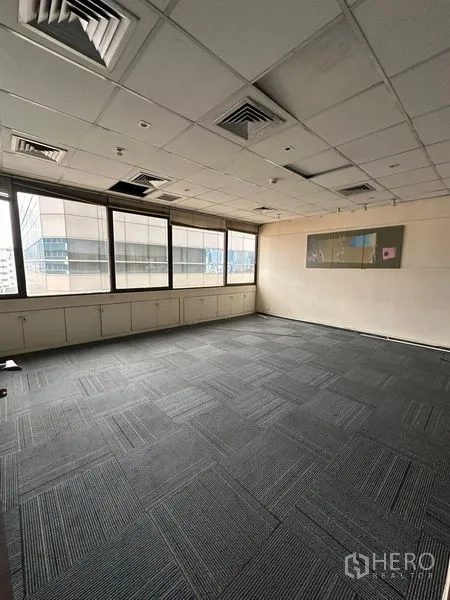 Office Space for rent in Watthana, Bangkok - Empty carpeted meeting room with drop ceiling and wide windows