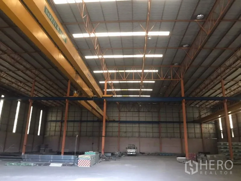 Home Office for sale in Khlong Luang, Pathum Thani - Wide-span warehouse showing roof structure and truck access at the far end.