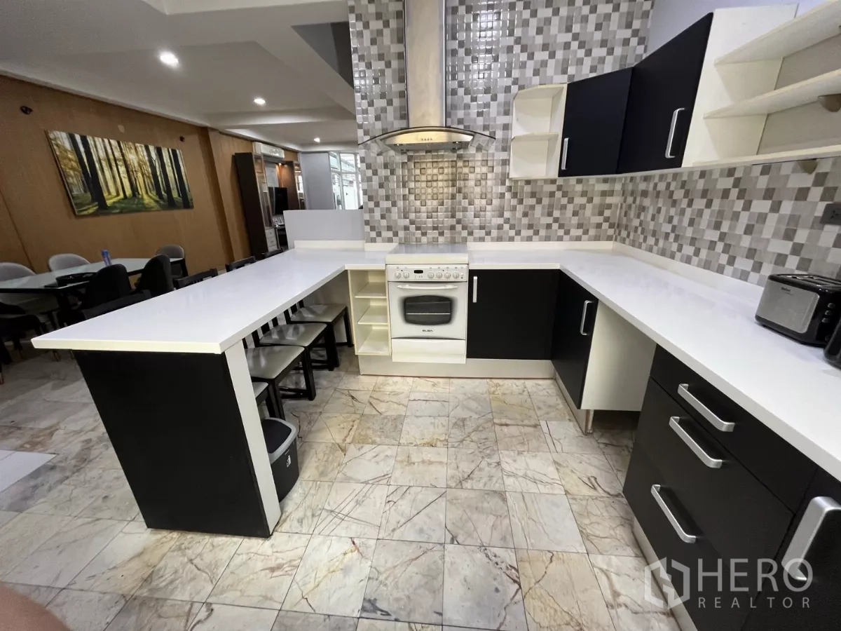 Home Office for rent - Kitchen island with mosaic backsplash, stove and stainless hood